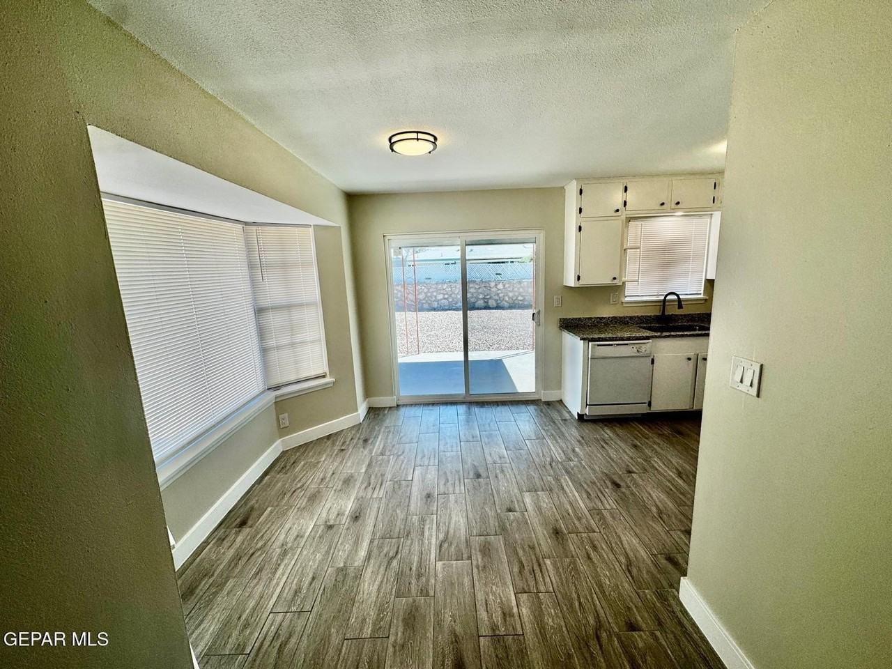 8636 Mettler Dr Unit B - Photo 4 of 9