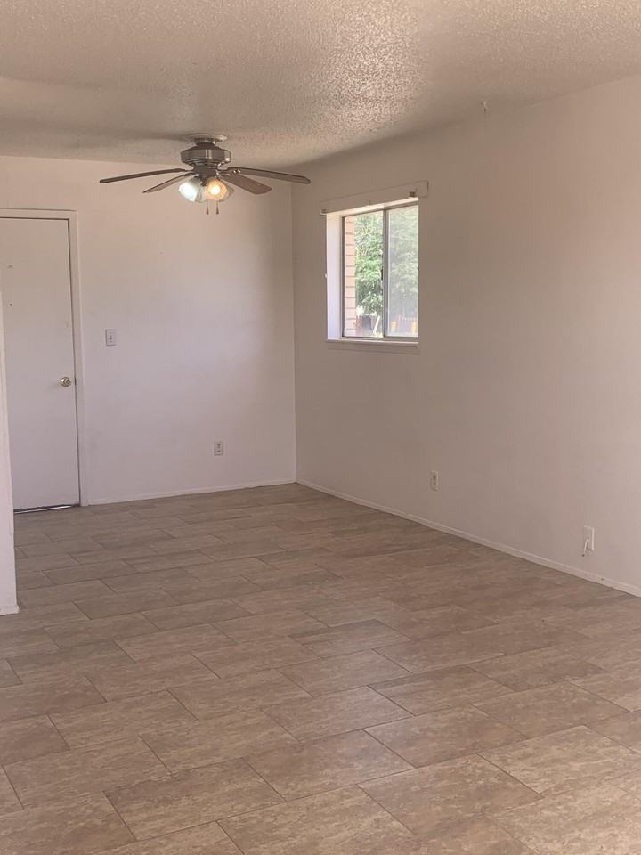 703 Hilton Ave - Photo 3 of 9