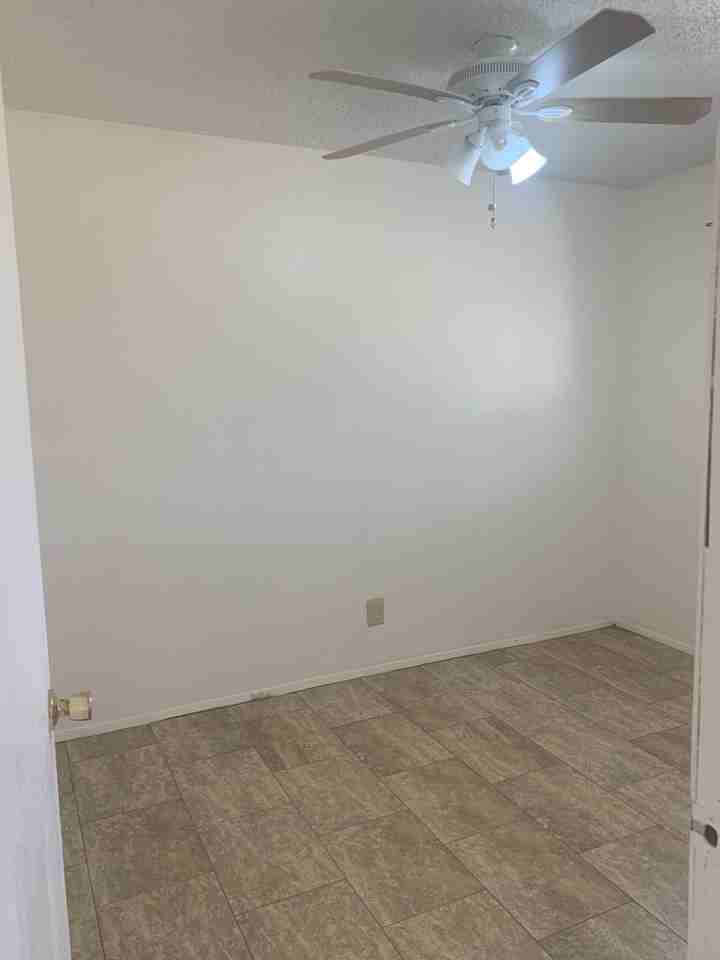 703 Hilton Ave - Photo 6 of 9