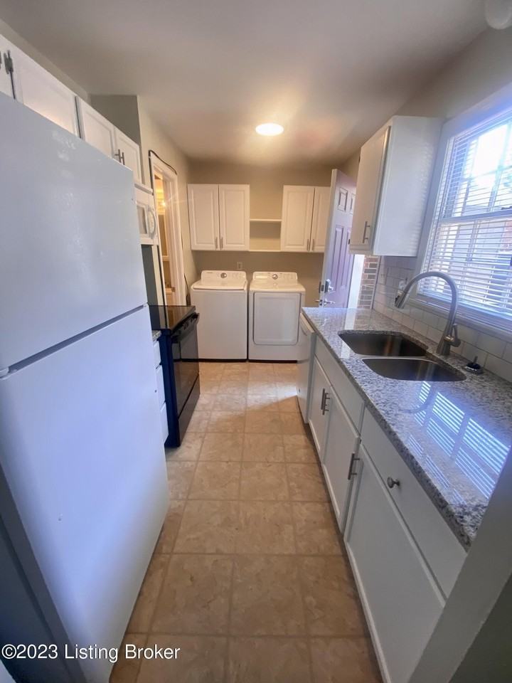 414 W Hill St - Photo 4 of 14