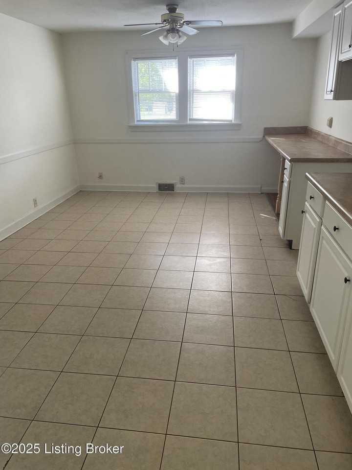 9105 Preston Hwy - Photo 3 of 11