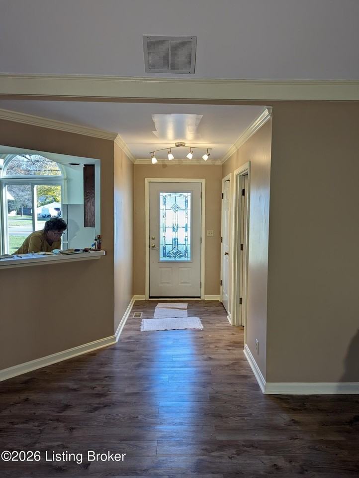 7605 New La Grange Rd - Photo 3 of 21