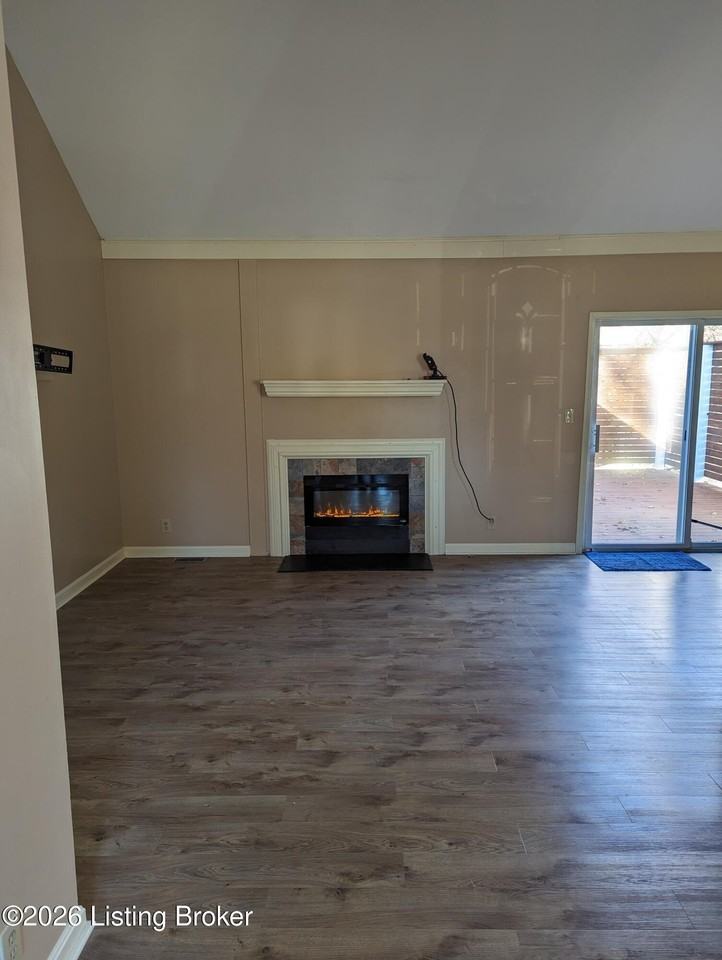 7605 New La Grange Rd - Photo 5 of 21