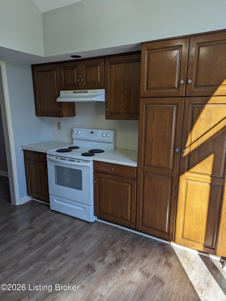 7605 New La Grange Rd - Photo 7 of 21