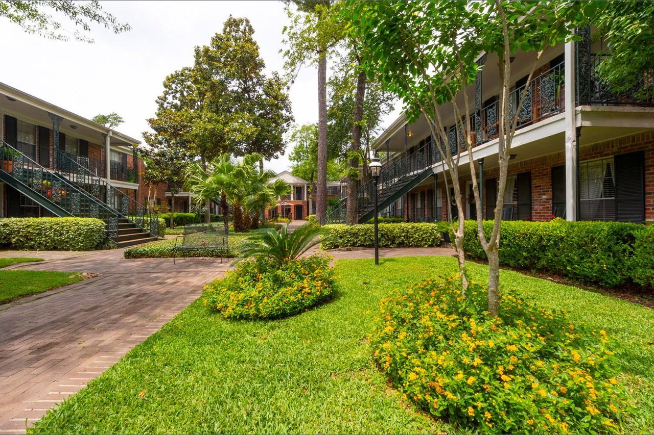 10220 Memorial Dr - Photo 2 of 8