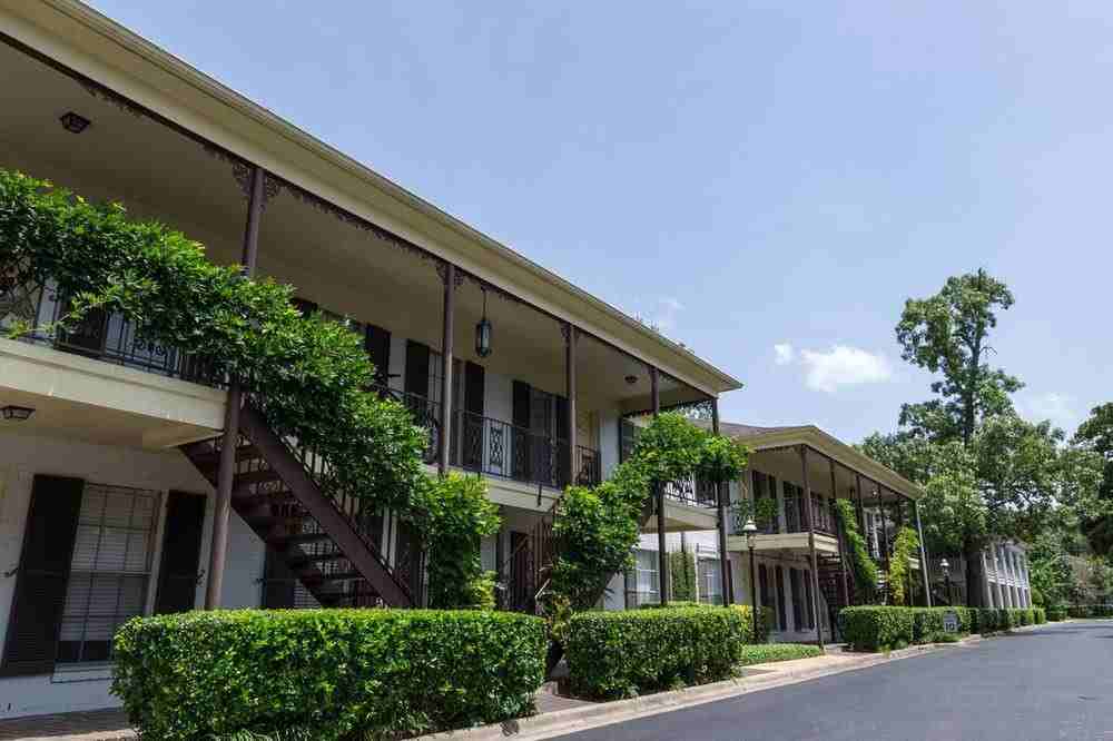 10220 Memorial Dr - Photo 4 of 8