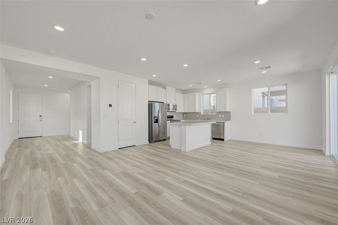 8484 W Agate Ave - Photo 5 of 49