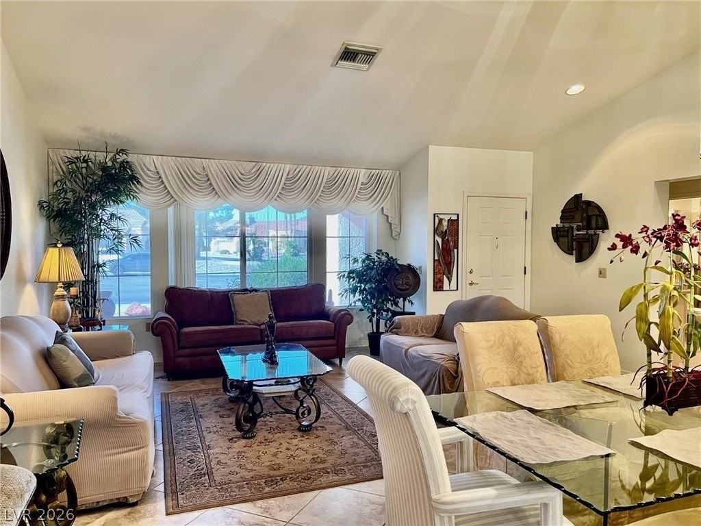 2404 Floyd Ct - Photo 4 of 16