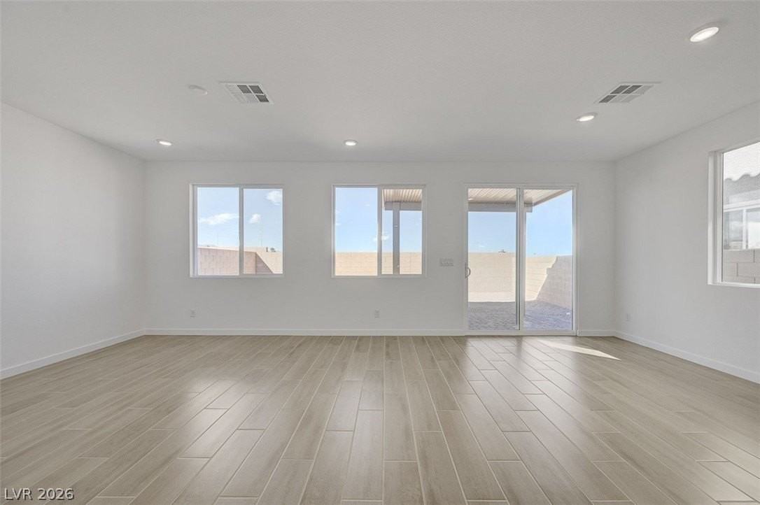 8532 W Agate Ave - Photo 4 of 47