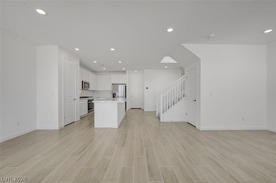 8532 W Agate Ave - Photo 7 of 47