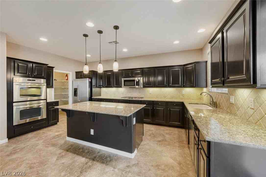 6928 Benson Ferry St - Photo 4 of 22