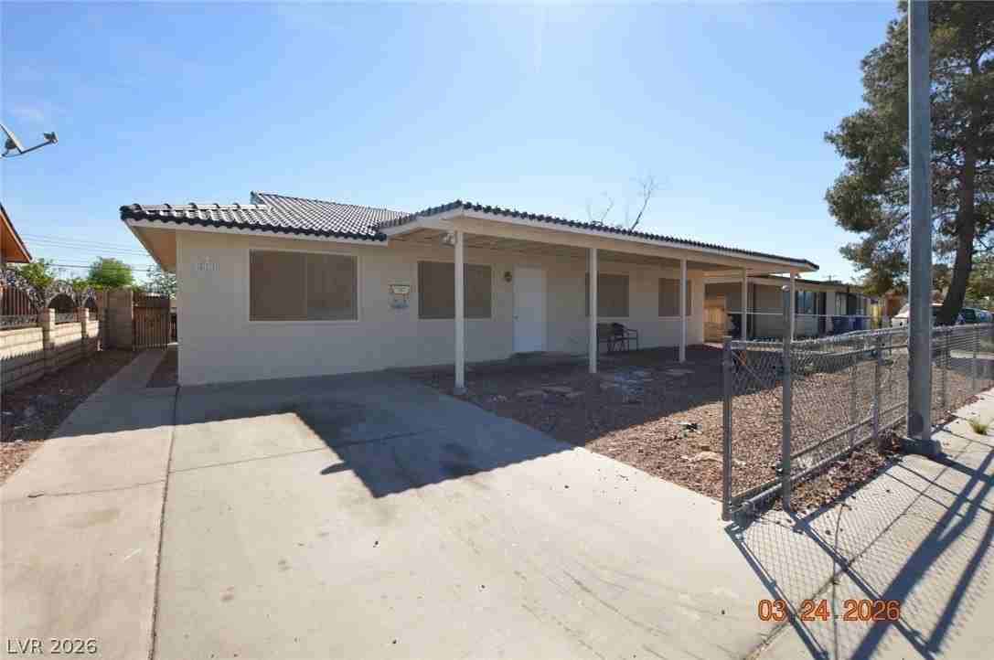 813 Carpenter Dr - Photo 2 of 18