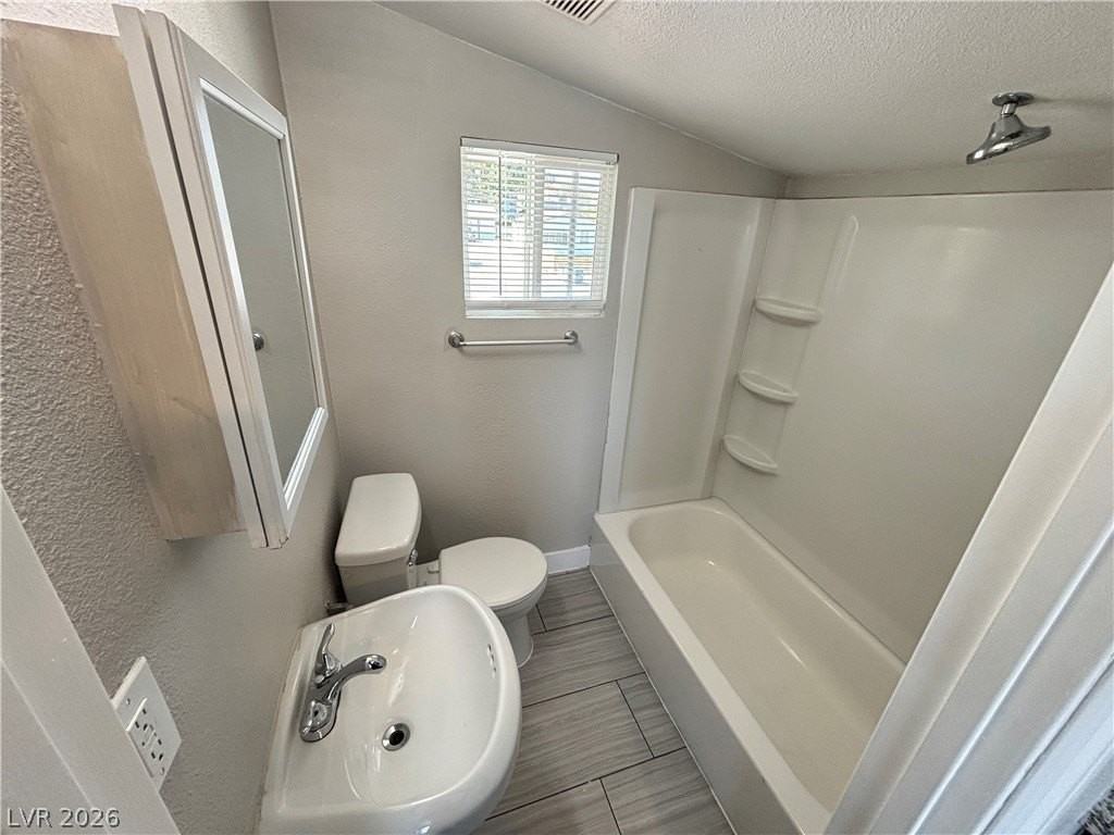 1601 Stewart Ave #4 - Photo 7 of 14