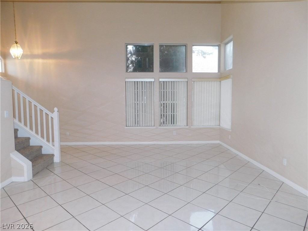 8033 Hilliard Ave - Photo 3 of 35