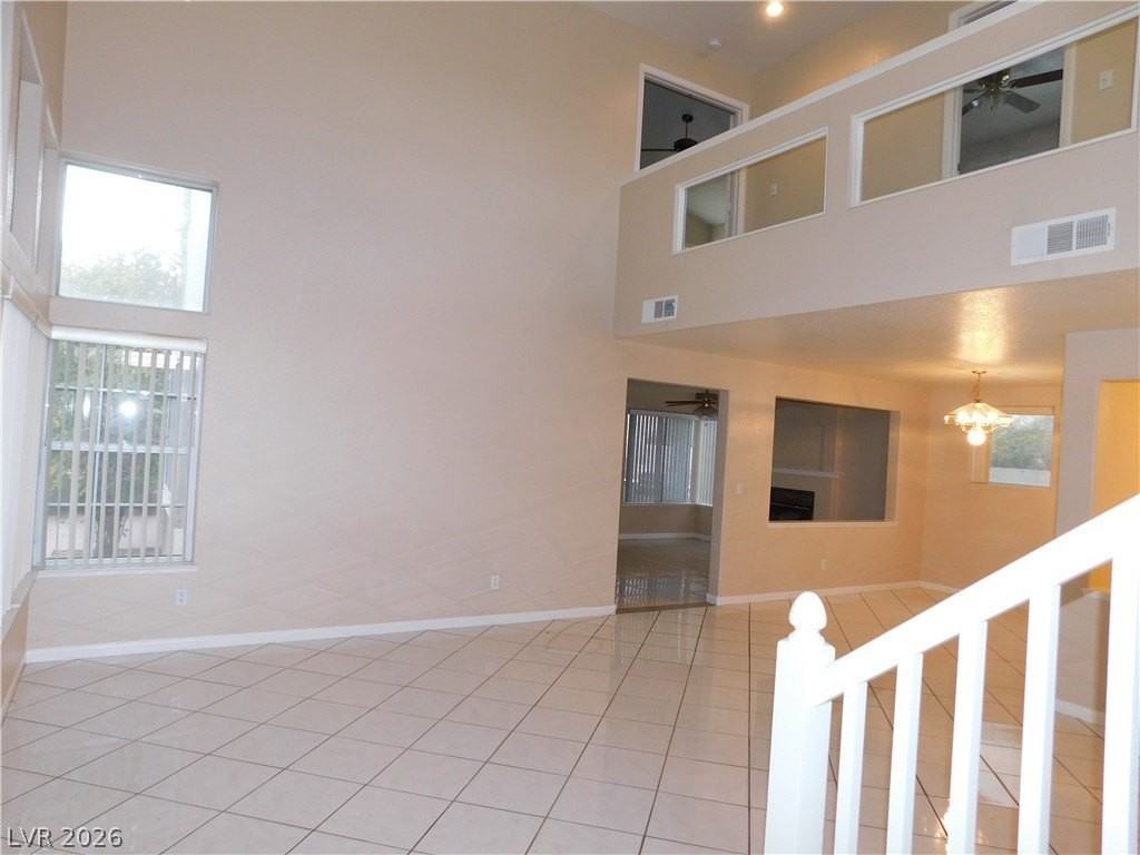 8033 Hilliard Ave - Photo 4 of 35