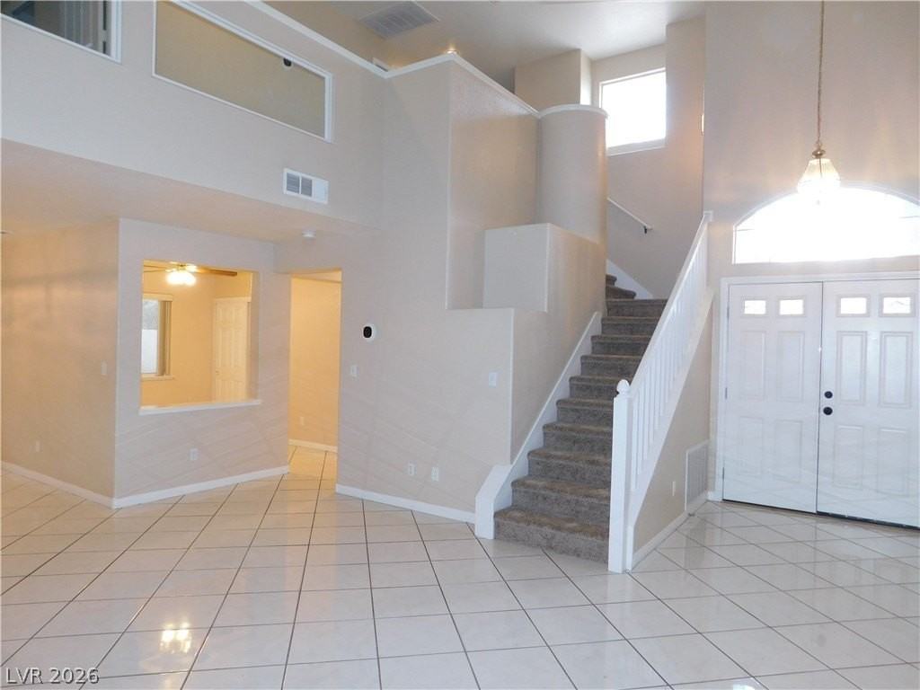 8033 Hilliard Ave - Photo 5 of 35