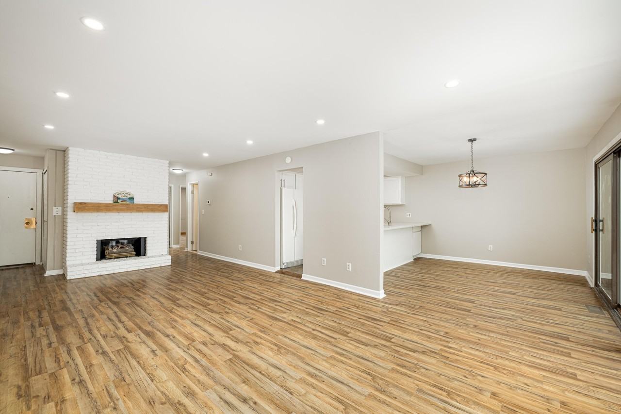 893 Cliffs Dr Apt 307 - Photo 2 of 38