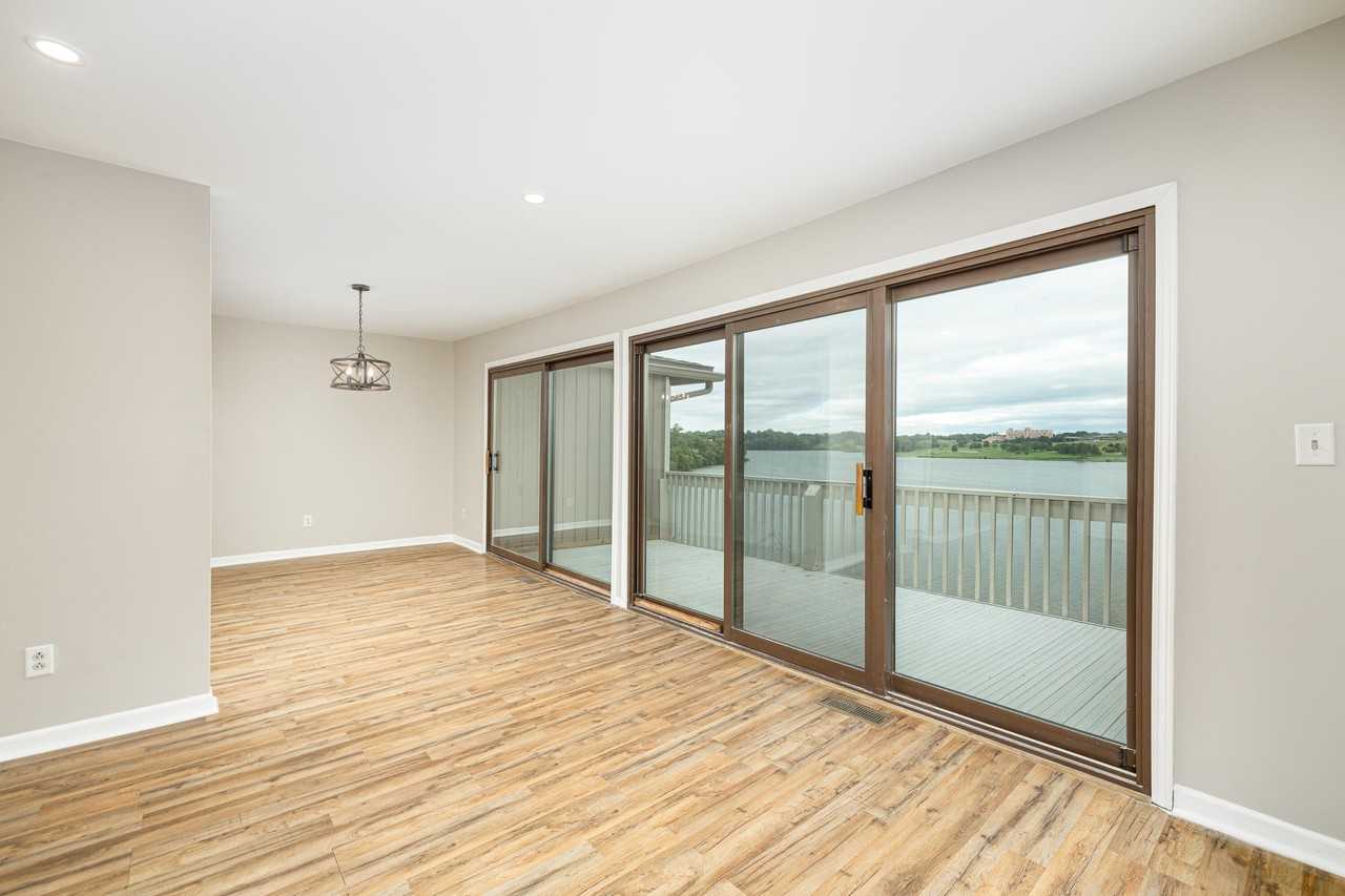 893 Cliffs Dr Apt 307 - Photo 3 of 38