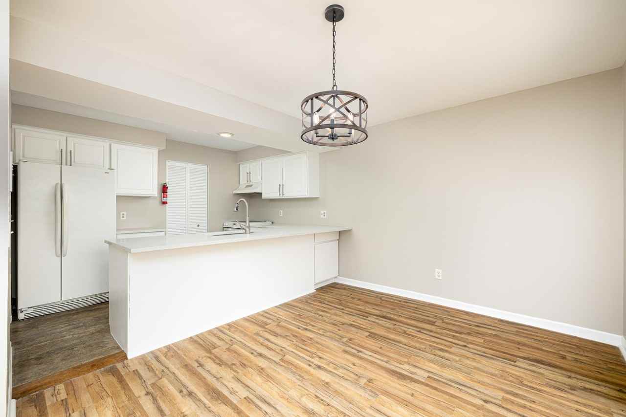 893 Cliffs Dr Apt 307 - Photo 4 of 38