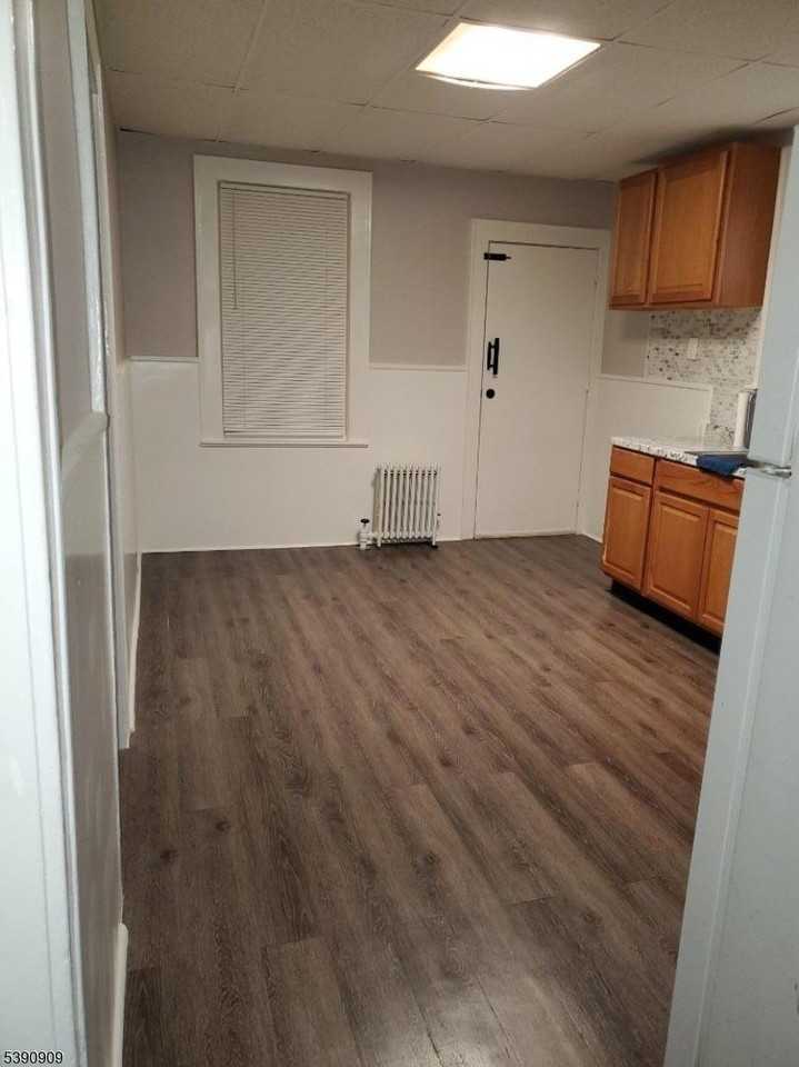 404 N 6th St #A - Photo 3 of 19