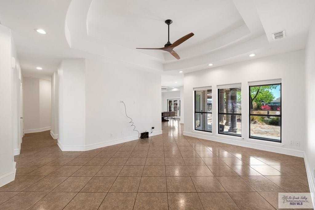 5684 Heron Cv - Photo 2 of 26