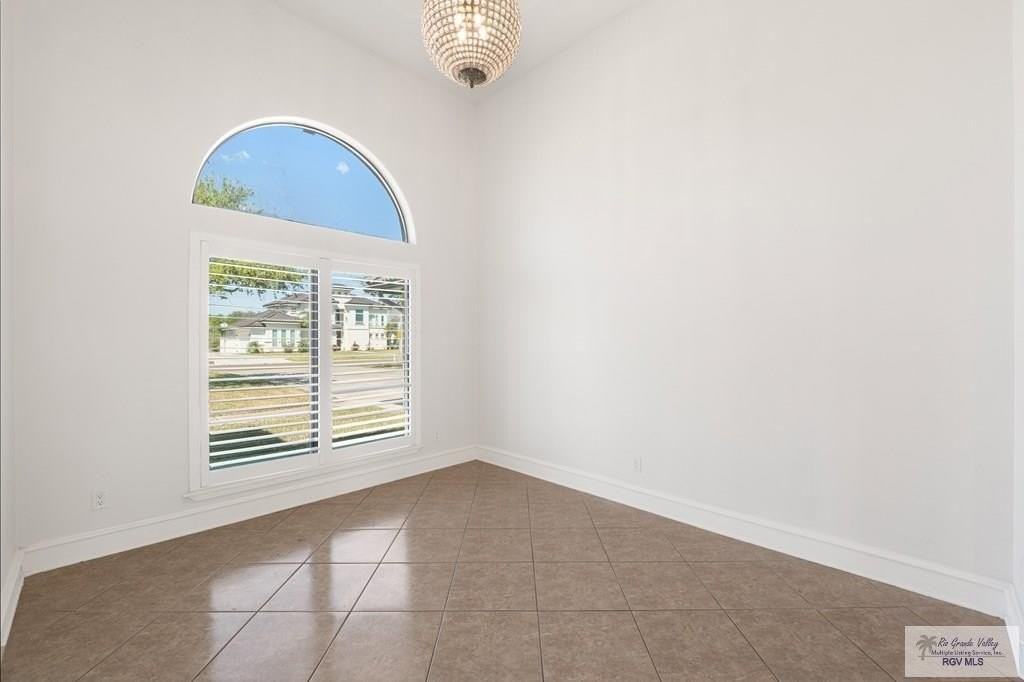 5684 Heron Cv - Photo 5 of 26