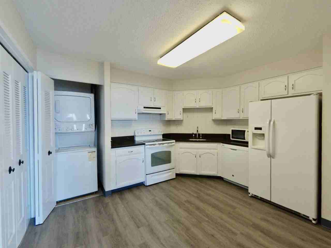 1009 Harmon Cove Tower - Photo 3 of 22