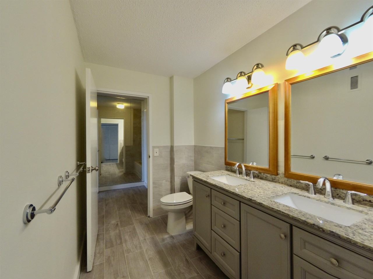 1009 Harmon Cove Tower - Photo 6 of 22