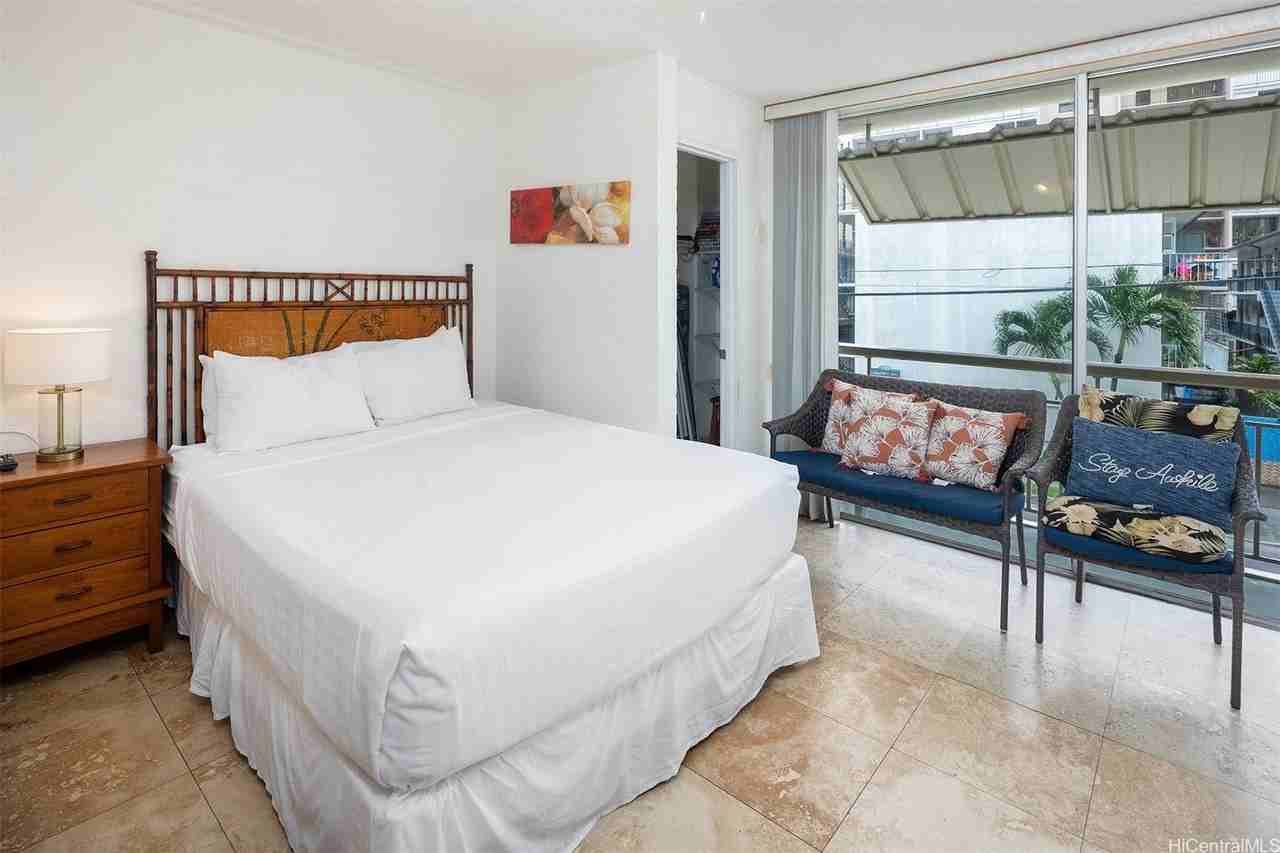 240 Liliuokalani Ave Apt 201 - Photo 4 of 14