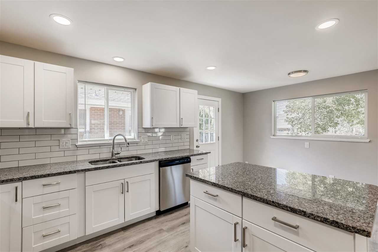 1732 Florence St #1 - Photo 5 of 18