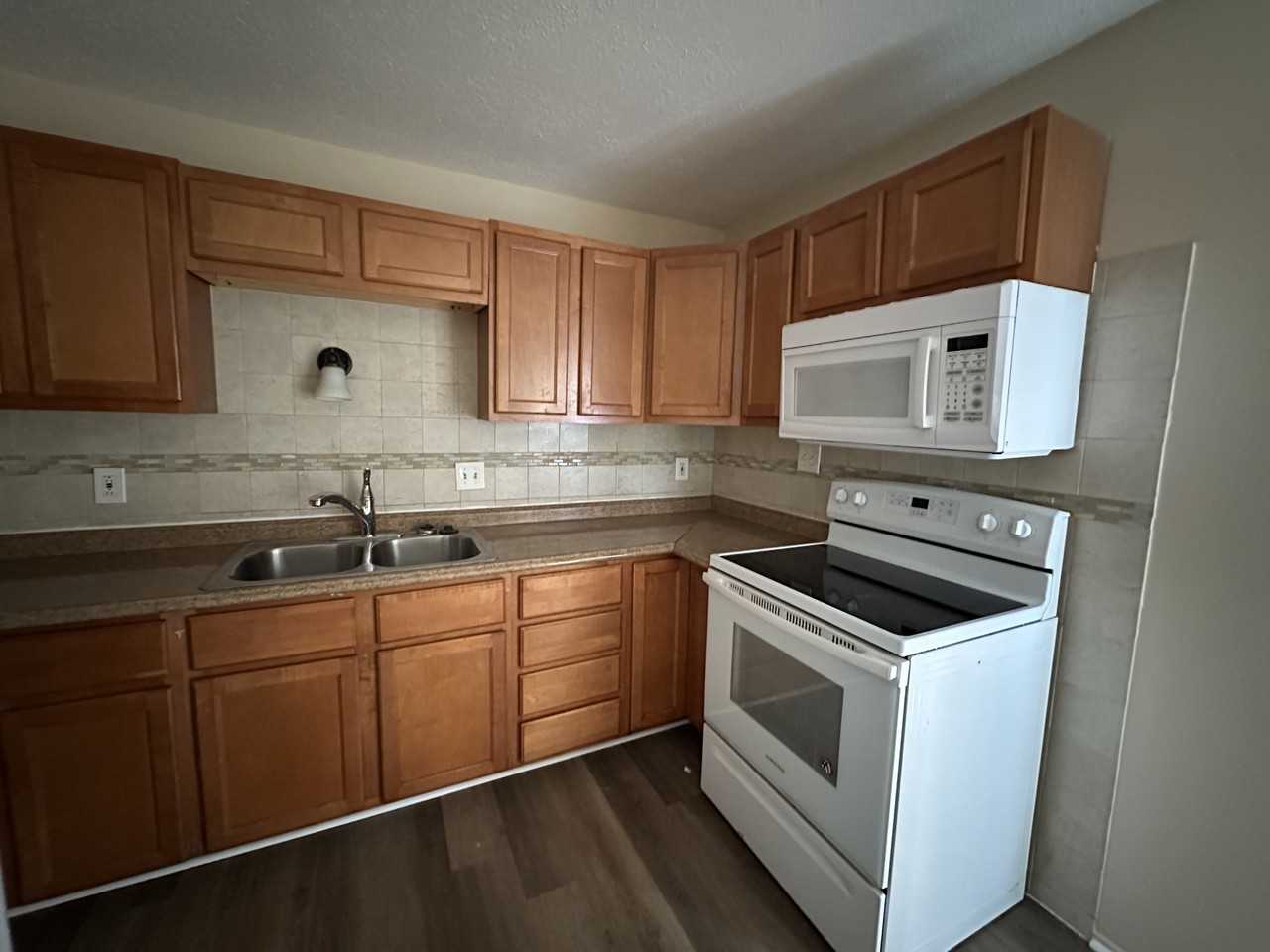 299 Dashwood Dr #1 - Photo 4 of 24