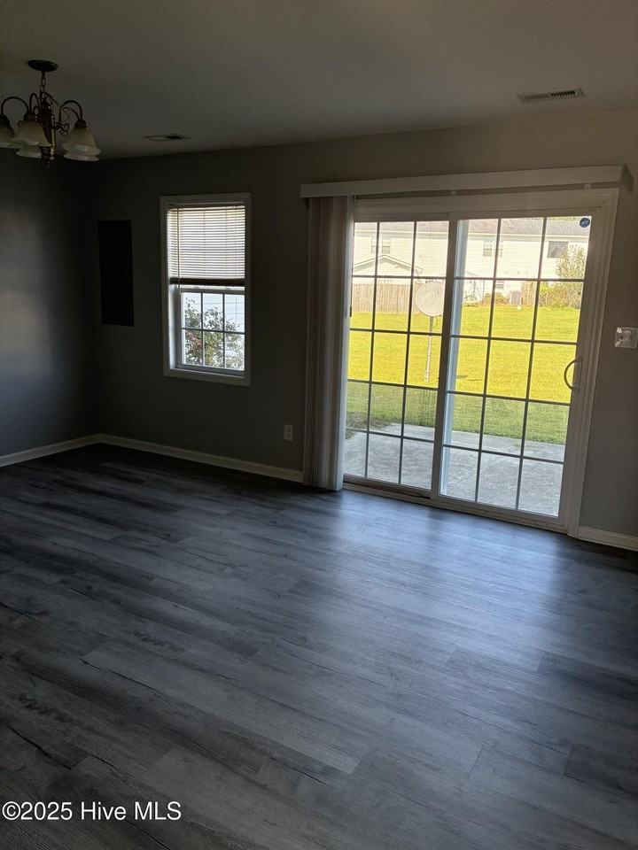 205 Jessie Cir - Photo 2 of 12