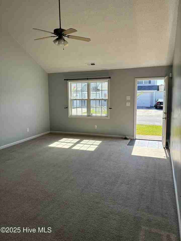 205 Jessie Cir - Photo 4 of 12