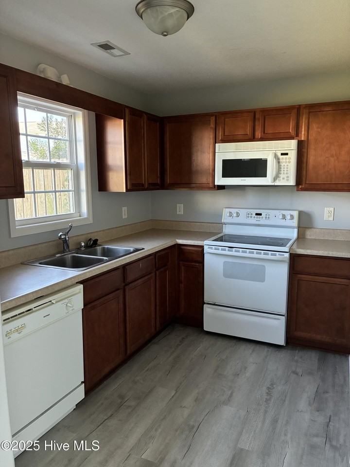 205 Jessie Cir - Photo 5 of 12