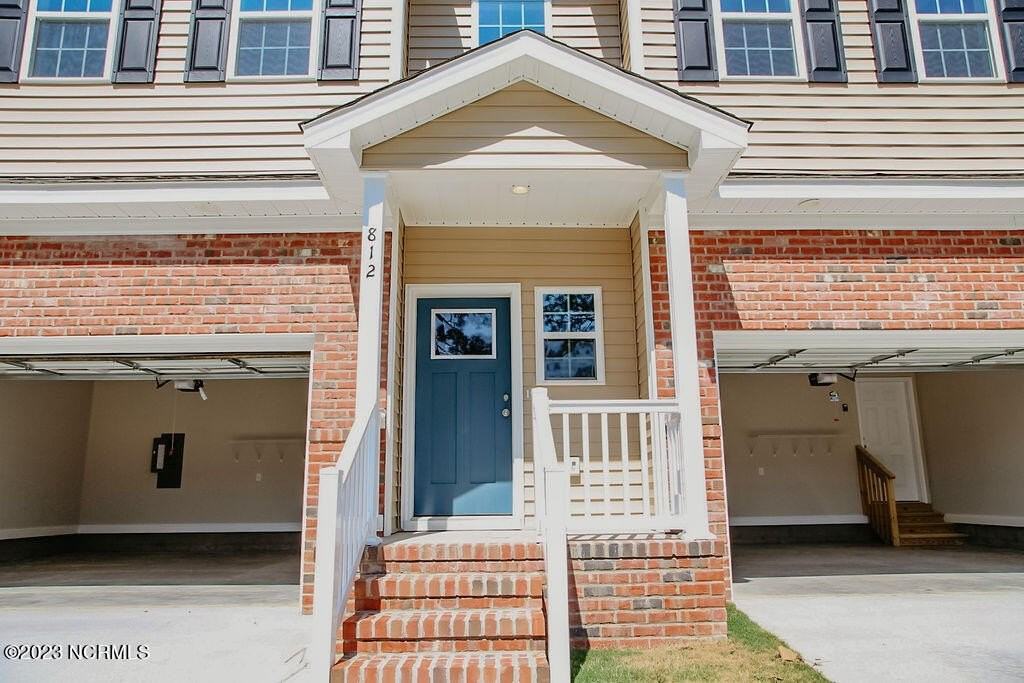 805 Ducks Lndg - Photo 3 of 36