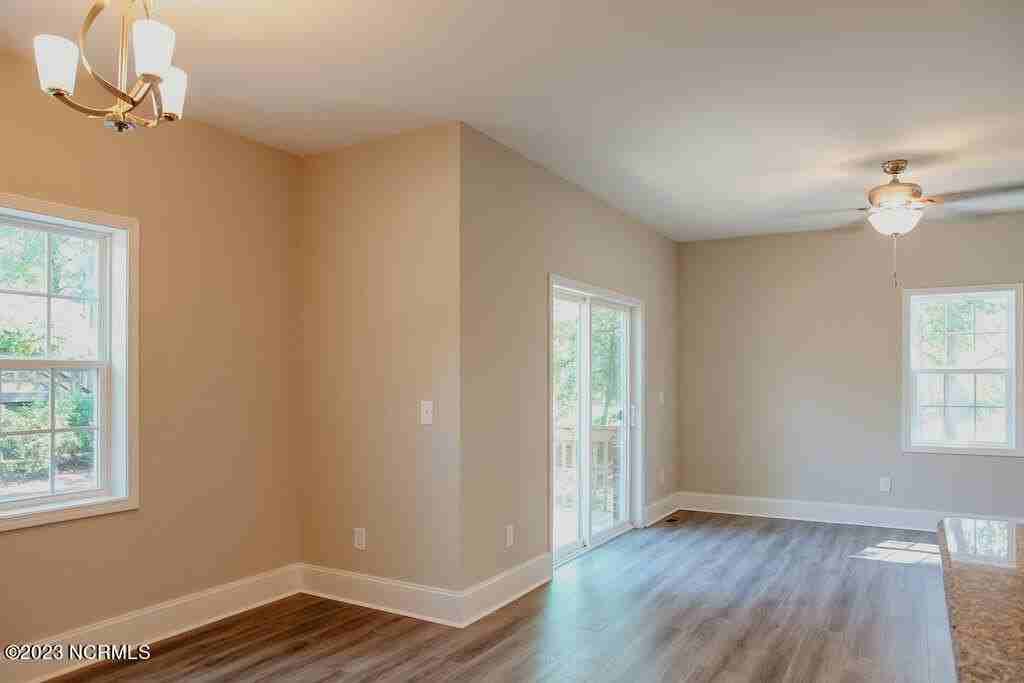 805 Ducks Lndg - Photo 7 of 36