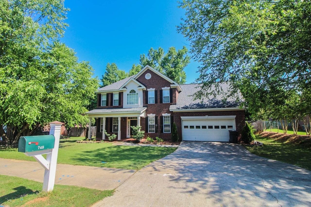 748 Avrett Cir - Photo 2 of 50