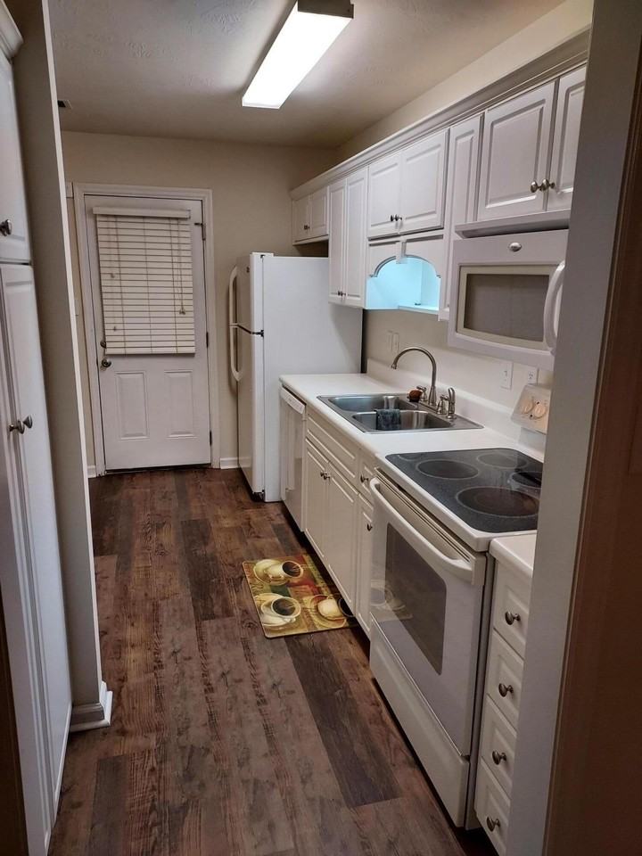 665 Brook Trl - Photo 4 of 16