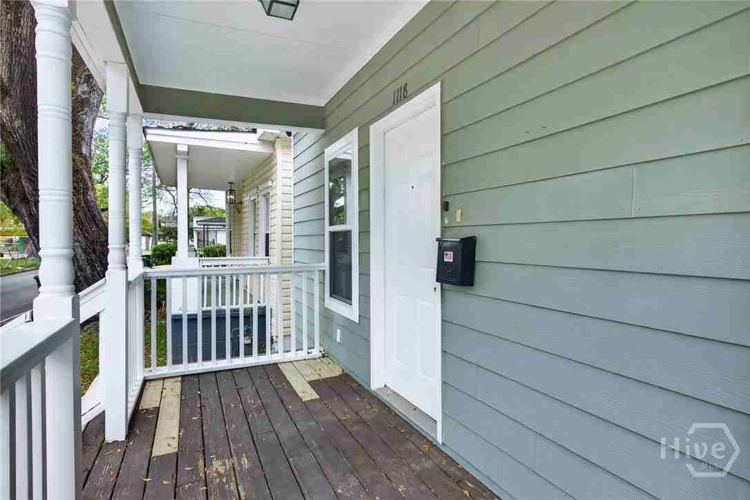 1118 Ne 36th St - Photo 3 of 29