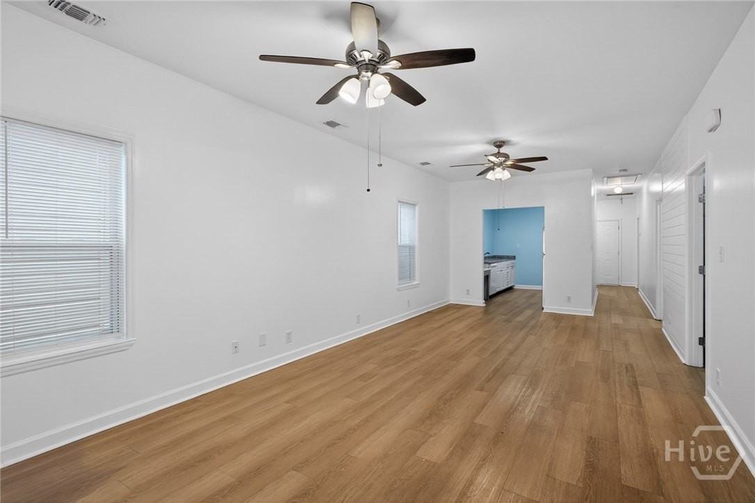 1118 Ne 36th St - Photo 4 of 29