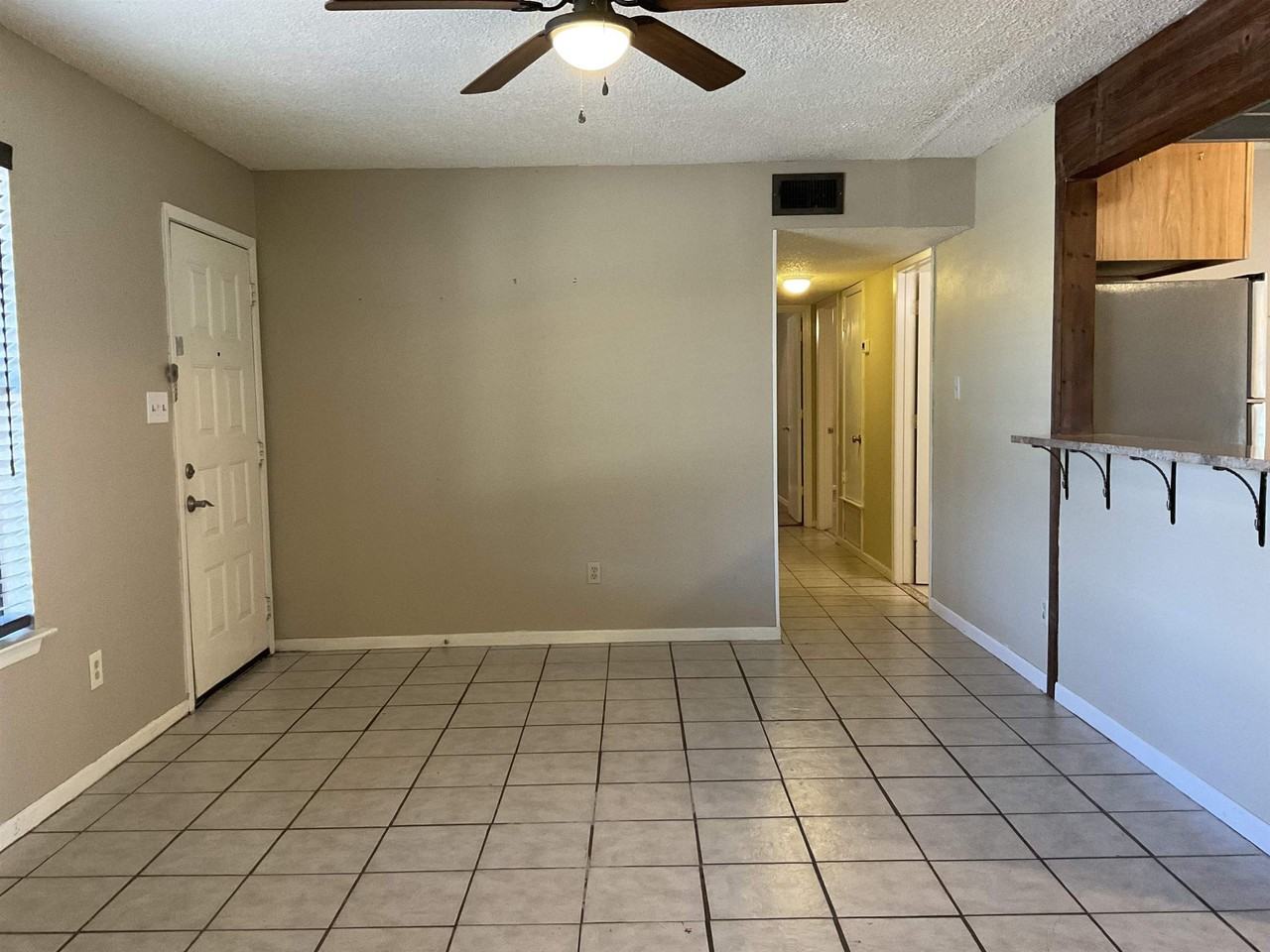 713 N Rhomberg St - Photo 2 of 20