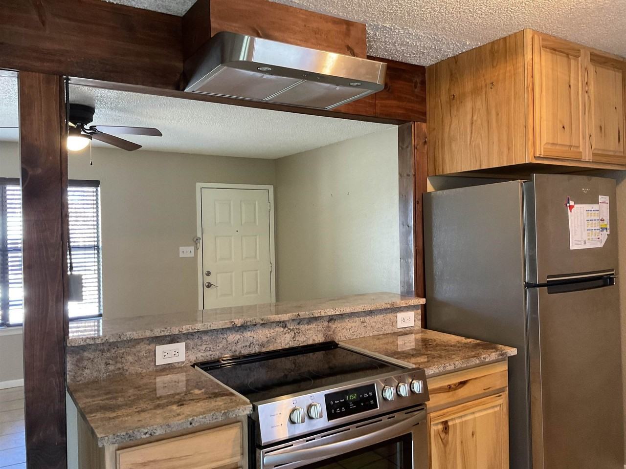 713 N Rhomberg St - Photo 5 of 20