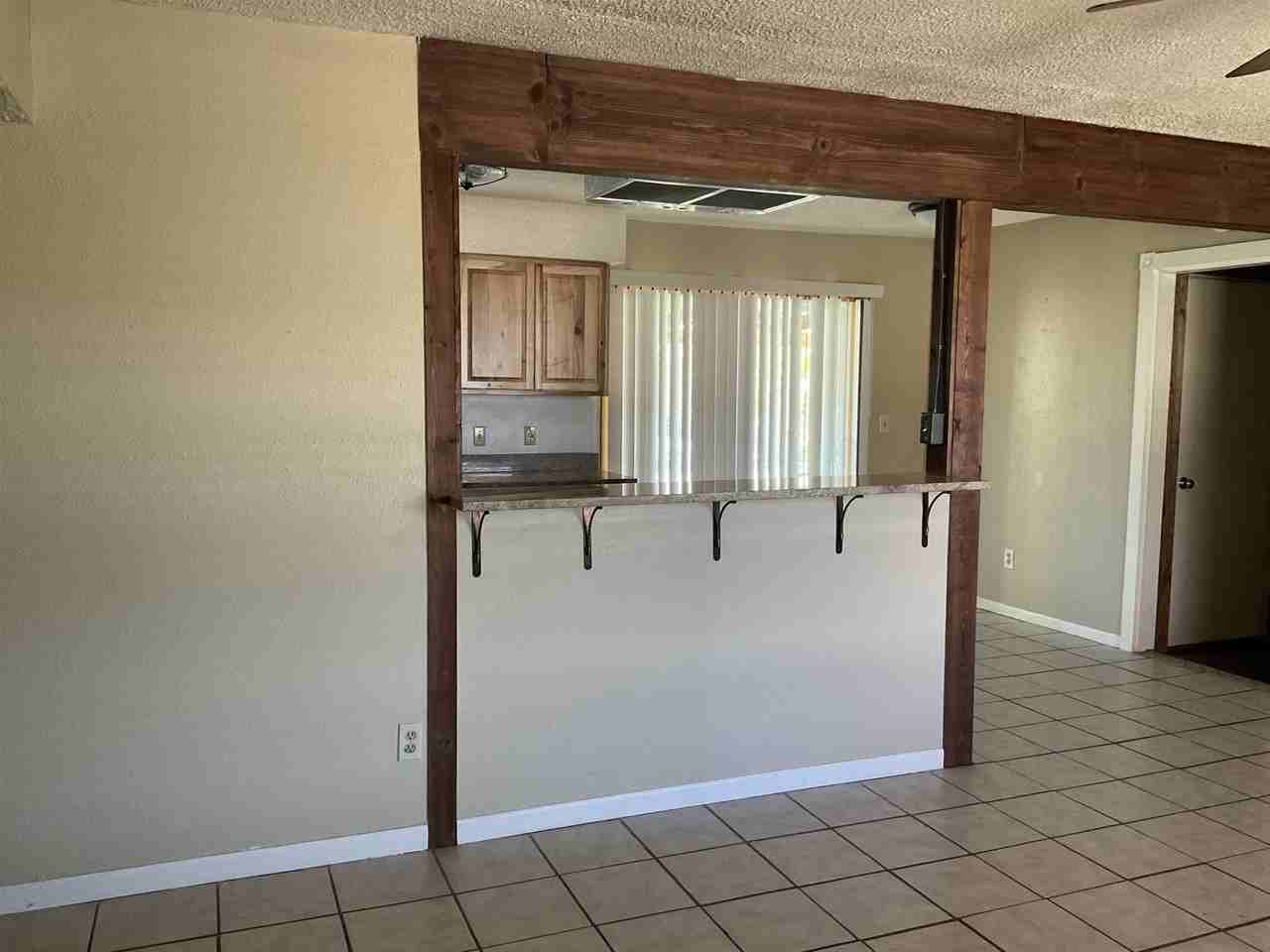 713 N Rhomberg St - Photo 6 of 20