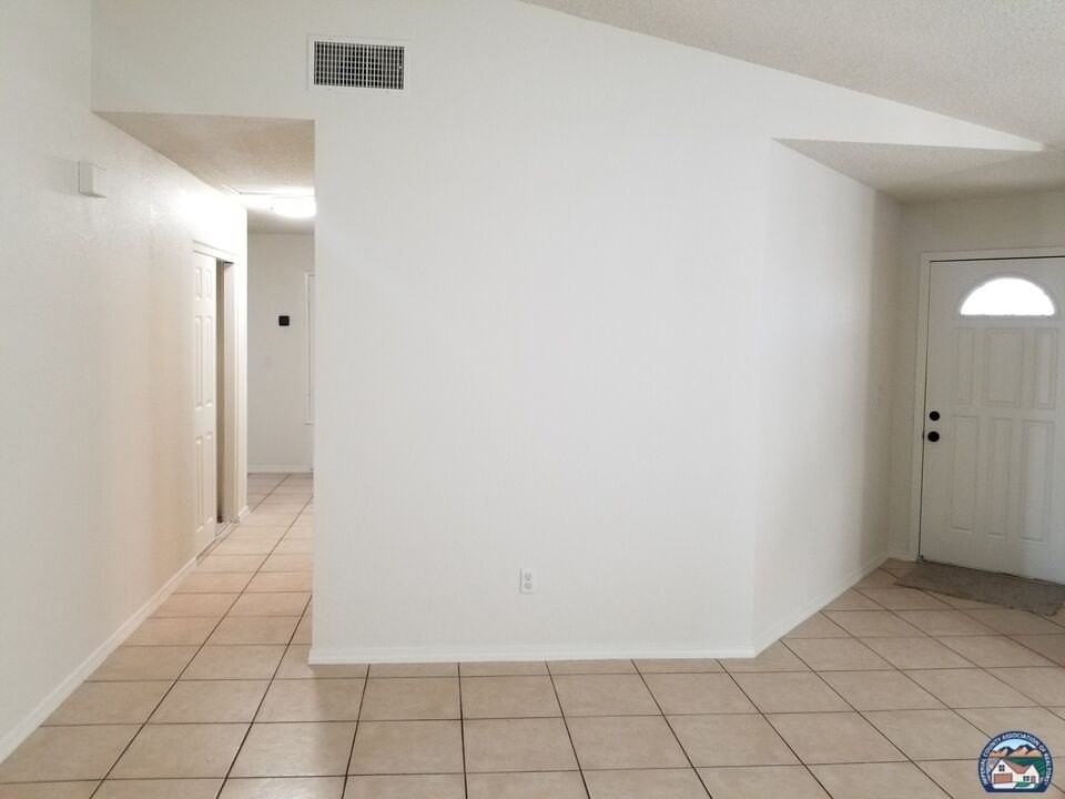 417 Conestoga Ln - Photo 7 of 18