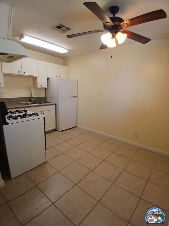 919 E St unit: Apt D - Photo 2 of 9