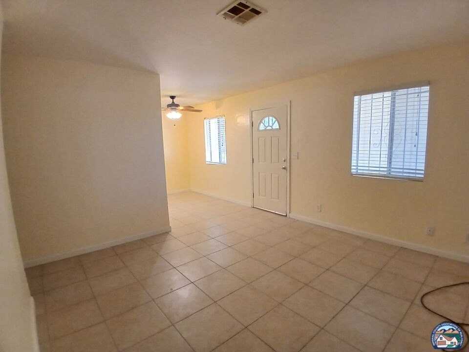 919 E St unit: Apt D - Photo 4 of 9