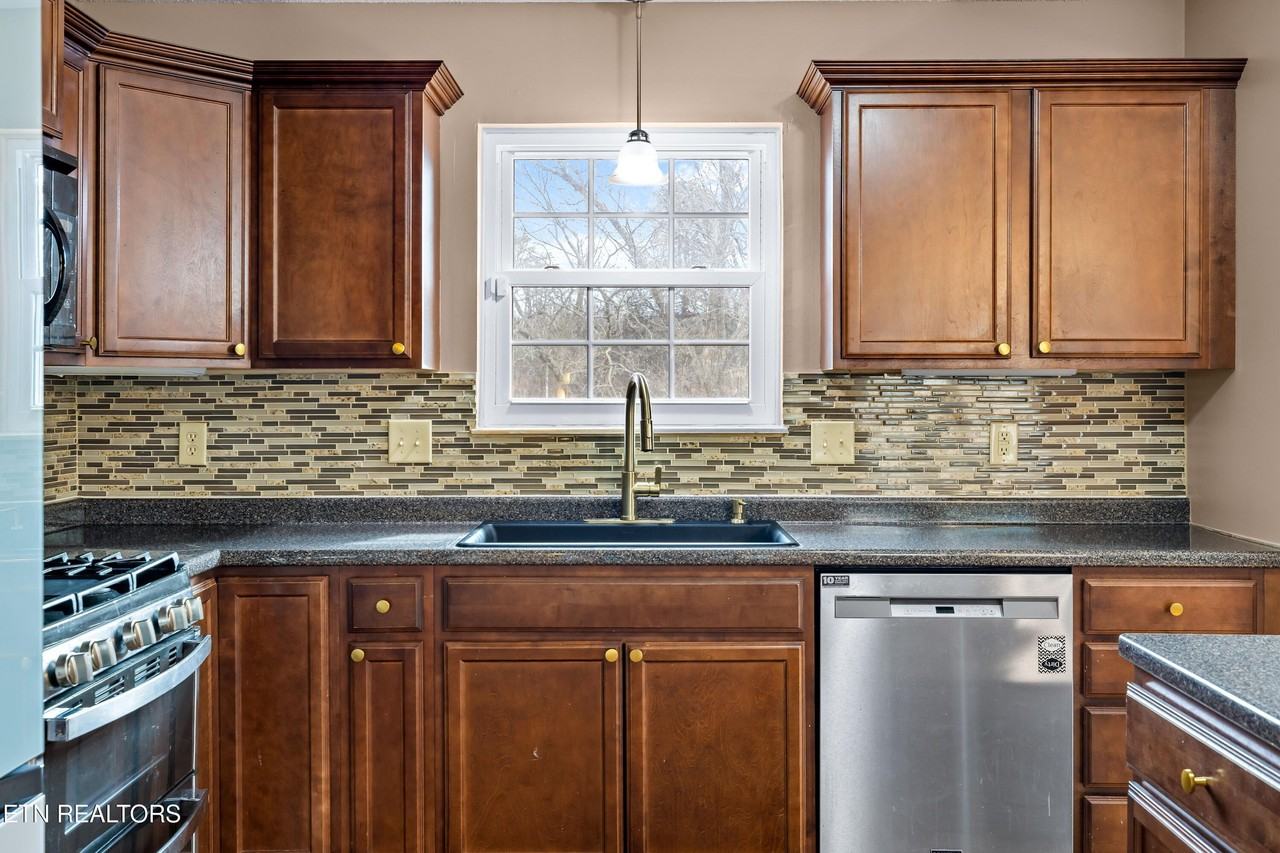 2802 Rambling Rd - Photo 5 of 14