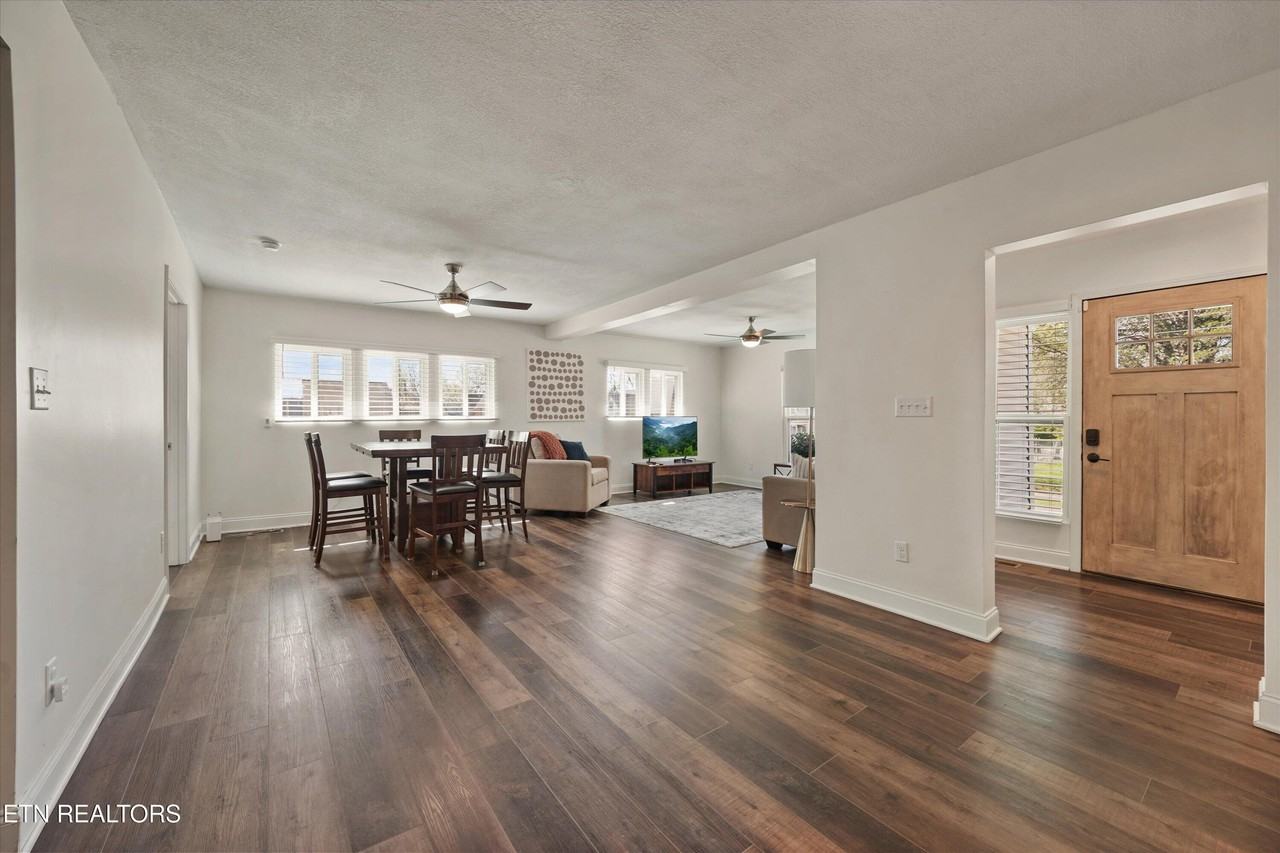 612 N Chestnut St - Photo 7 of 25