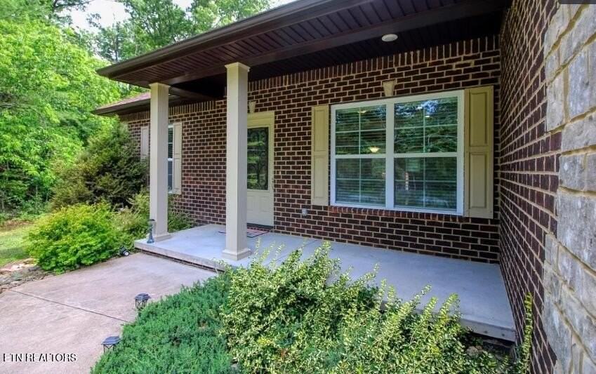 450 Beachwood Dr - Photo 2 of 11