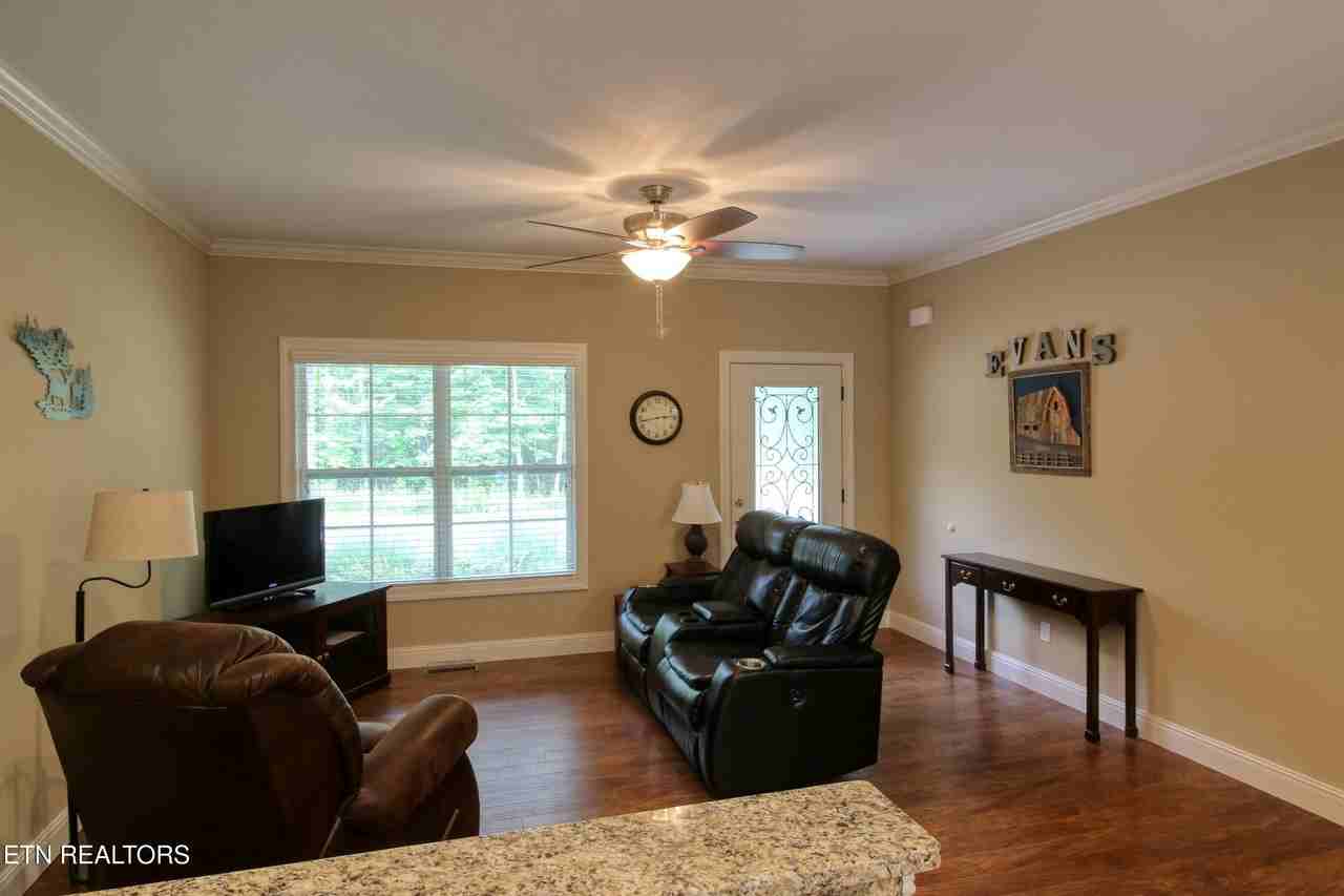 450 Beachwood Dr - Photo 3 of 11